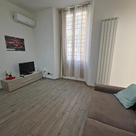 Miriam's House In Center, Free Parking Car Min 3 Days Only In July And August *