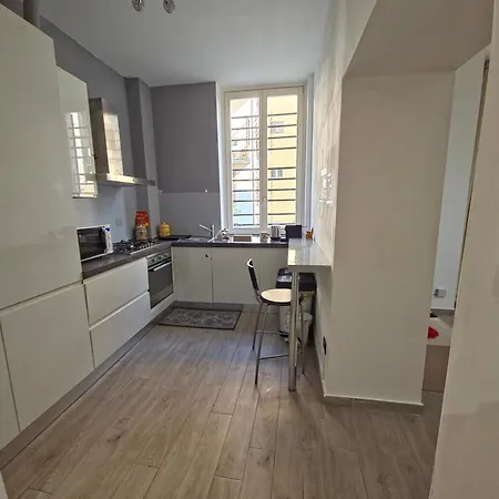 Miriam's House In Center, Free Parking Car Min 3 Days Only In July And August Apartment *